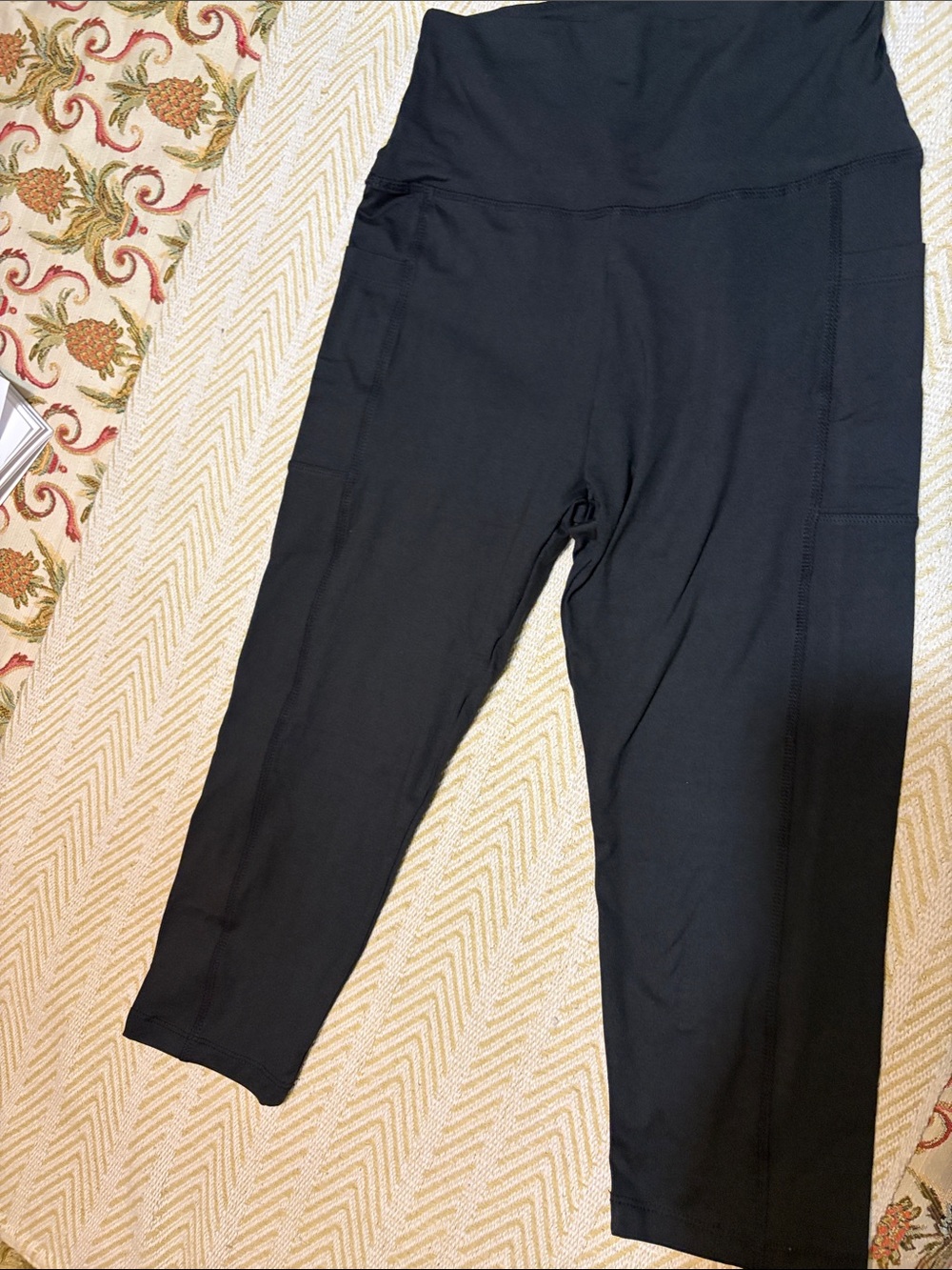 High-Rise Black Capri Leggings with Side Pockets / silex brand capris never worn